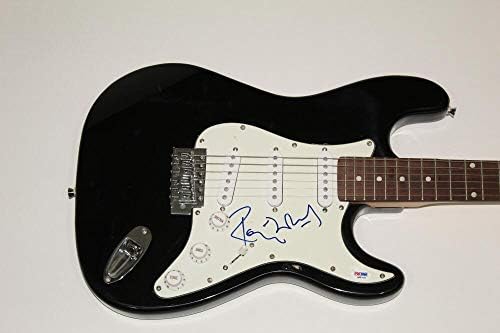 רוני ווד חתם על חתימה גיטרה חשמלית-אבנים מתגלגלות, כמה בנות, פסא
