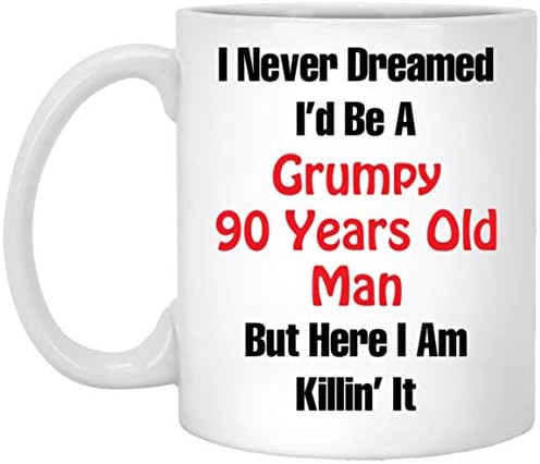 מעולם לא חלמתי שאהיה גבר מגושם בן 90 חג המולד 2023 מתנות ספל קפה לבן 11oz