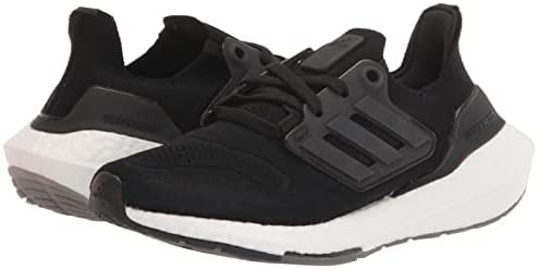 אדידס יוניסקס-ילד UltraBoost 22 נעל ריצה