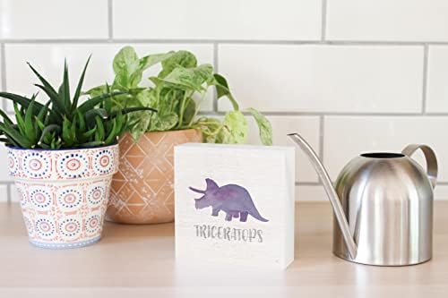 Triceratops SQ, עיצוב בית ג'ויריד, שלט בלוק עץ, 5 ​​x5 חופשי, מדף או קיר המוצג, אמן מעוצב עיצוב ביתי.
