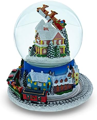 סנטה מונפש טס מעל כפר החורף ובסיס הרכבת המוזיקלית מוסיקה חג המולד גלובוס שלג