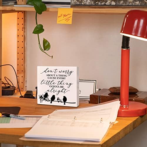 שולחן כתיבה במשרד הביתי עיצוב שלט עץ, כל דבר קטן הולך להיות בסדר, ציטוטים מעוררי השראה קישוטים לשולחן